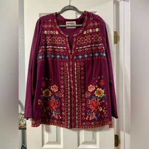 NWOT SAVANNA JANE SPLIT NECK EMBROIDERED TOP, EGGPLANT